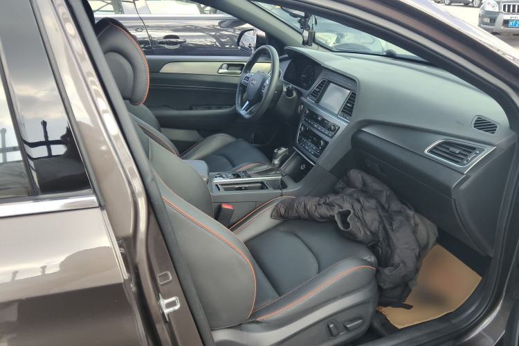 Used Hyundai Sonata 2015 1.6T DLX Prestige Model Right Front Seat