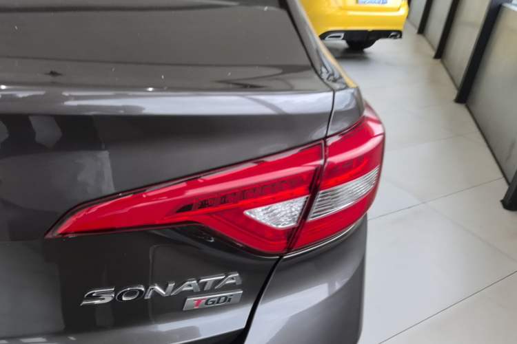Used Hyundai Sonata 2015 1.6T DLX Prestige Model Right Rear Taillight