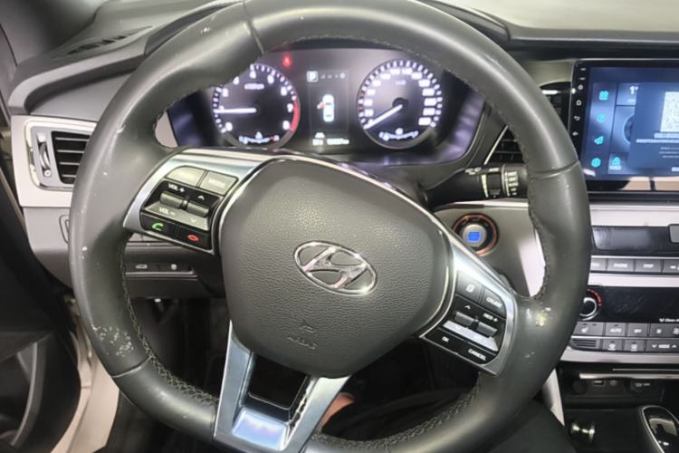 Used Hyundai Sonata 2015 1.6T DLX Prestige Model Steering Wheel