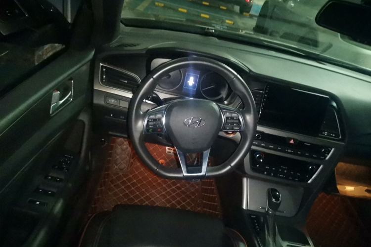 Used Hyundai Sonata 2015 1.6T DLX Prestige Model Steering Wheel