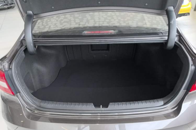 Used Hyundai Sonata 2015 1.6T DLX Prestige Model Trunk