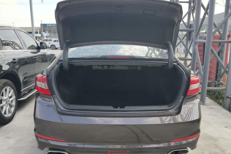 Used Hyundai Sonata 2015 1.6T DLX Prestige Model Trunk