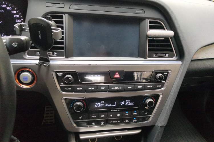 Used Hyundai Sonata 2015 1.6T GLS Smart Model Audio And AC Panel