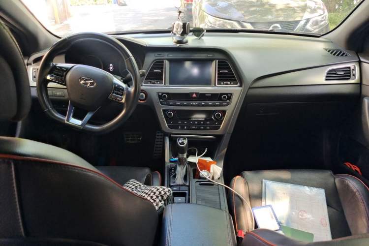 Used Hyundai Sonata 2015 1.6T GLX Advanced Model Center Console