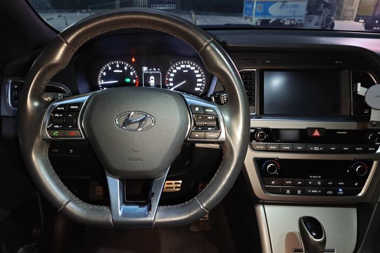 Used Hyundai Sonata 2015 1.6T GLS Smart Model Center Console