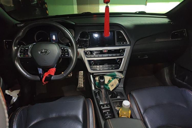 Used Hyundai Sonata 2015 1.6T DLX Prestige Model Center Console