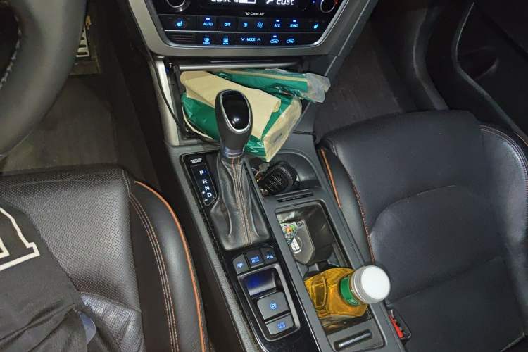 Used Hyundai Sonata 2015 1.6T DLX Prestige Model Gear Lever