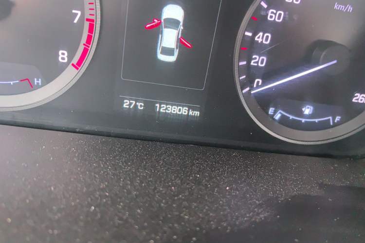 Used Hyundai Sonata 2015 1.6T GLX Advanced Model Odometer Close Up