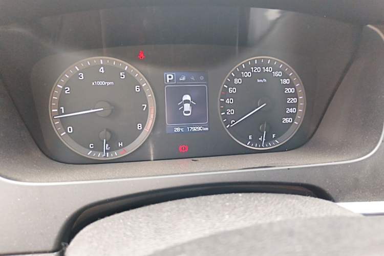 Used Hyundai Sonata 2015 1.6T GLS Smart Model Odometer Close Up