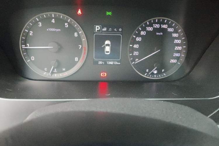 Used Hyundai Sonata 2015 1.6T GLS Smart Model Odometer Close Up