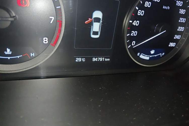 Used Hyundai Sonata 2015 1.6T DLX Prestige Model Odometer Close Up
