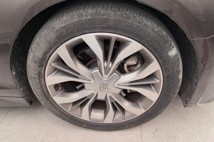 Used Hyundai Sonata 2015 1.6T GLX Advanced Model Right Front Wheel Hub