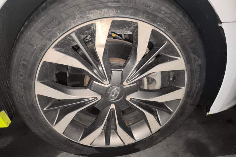 Used Hyundai Sonata 2015 1.6T DLX Prestige Model Right Front Wheel Hub