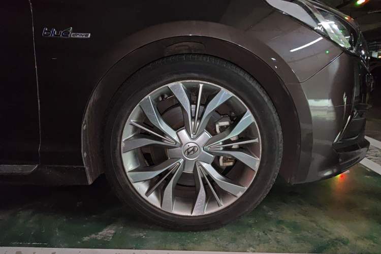 Used Hyundai Sonata 2015 1.6T DLX Prestige Model Right Front Wheel Hub