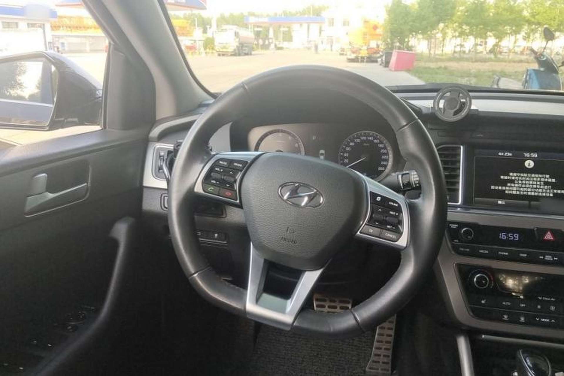 Used Hyundai Sonata 2015 1.6T DLX Prestige Model Steering Wheel