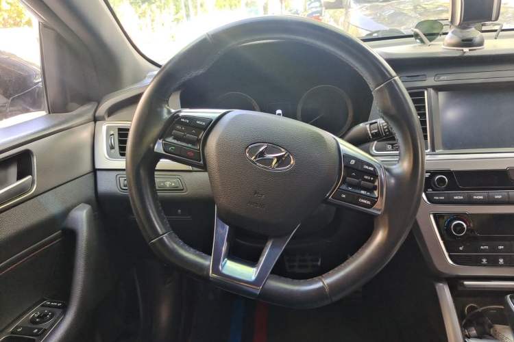 Used Hyundai Sonata 2015 1.6T GLX Advanced Model Steering Wheel