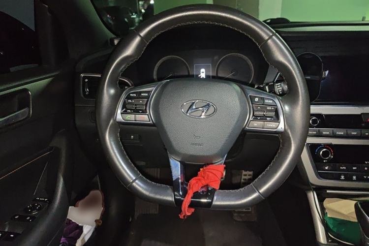 Used Hyundai Sonata 2015 1.6T DLX Prestige Model Steering Wheel