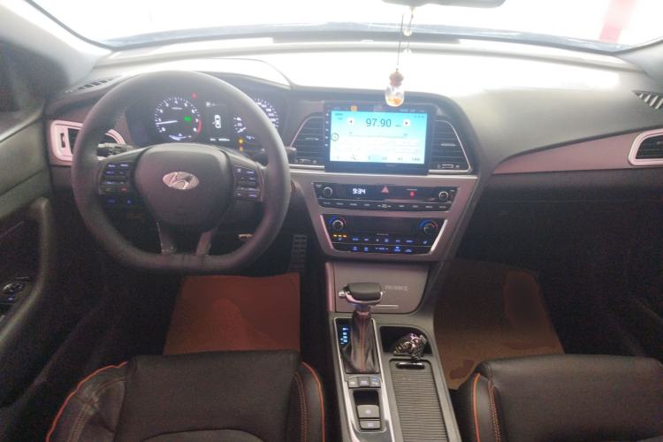 Used Hyundai Sonata 2015 1.6T DLX Prestige Model Center Console