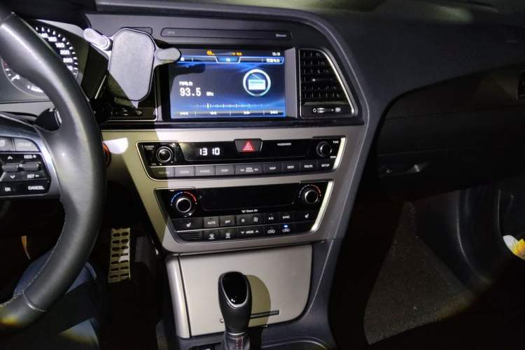 Used Hyundai Sonata 2015 1.6T GLX Advanced Model Audio And AC Panel