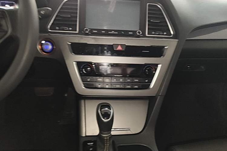Used Hyundai Sonata 2015 1.6T GX Comfort Model Audio And AC Panel
