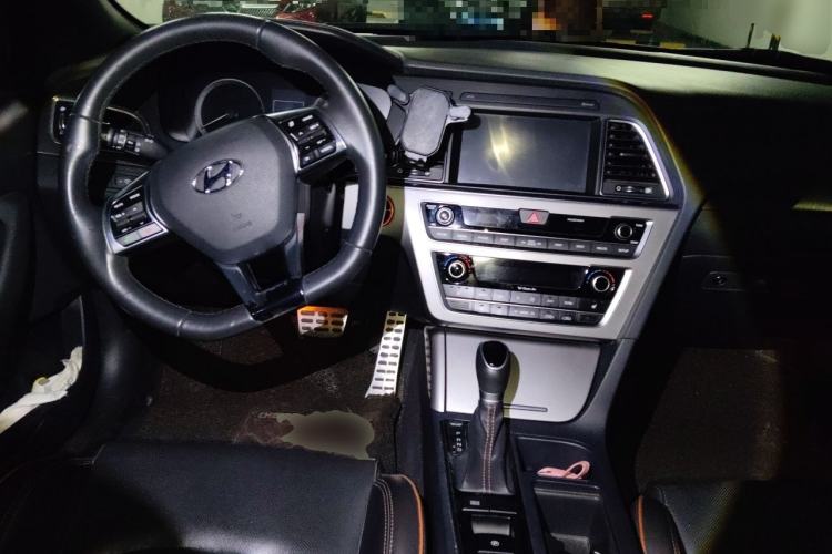 Used Hyundai Sonata 2015 1.6T GLX Advanced Model Center Console