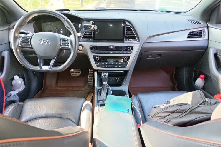 Used Hyundai Sonata 2015 1.6T GLX Advanced Model Center Console