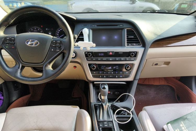 Used Hyundai Sonata 2015 2.4L TOP Flagship Edition Center Console