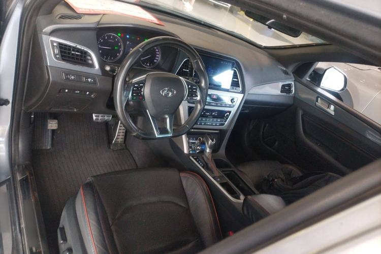 Used Hyundai Sonata 2015 1.6T GLS Smart Model Center Console