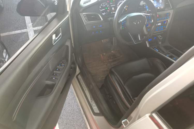 Used Hyundai Sonata 2015 1.6T GLX Advanced Model Interior 3