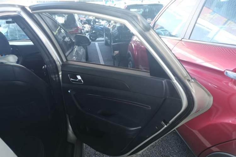 Used Hyundai Sonata 2015 1.6T GLX Advanced Model Interior 6