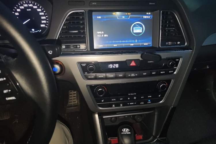 Used Hyundai Sonata 2015 1.6T GLX Advanced Model Audio And AC Panel