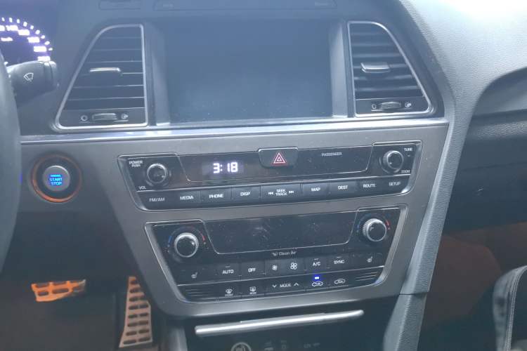 Used Hyundai Sonata 2015 1.6T GLS Smart Model Audio And AC Panel