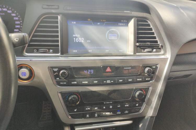 Used Hyundai Sonata 2015 1.6T GLX Advanced Model Audio And AC Panel