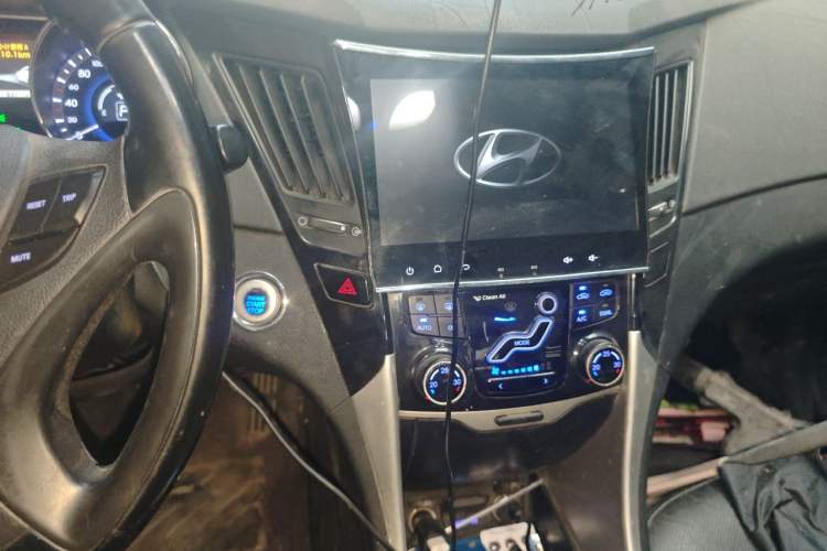 Used Hyundai Sonata 2015 Classic 2.0L Automatic Luxury Edition Audio And AC Panel