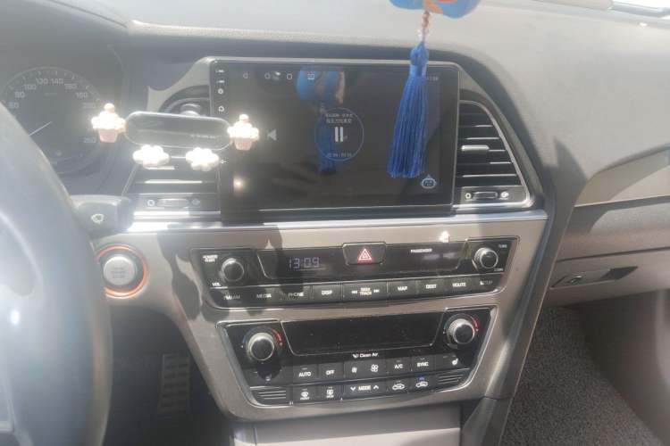 Used Hyundai Sonata 2015 1.6T DLX Prestige Model Audio And AC Panel