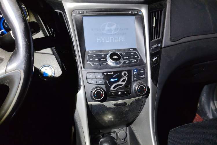Used Hyundai Sonata 2015 Classic 2.4L Automatic Leading Edition China IV Standard Audio And AC Panel