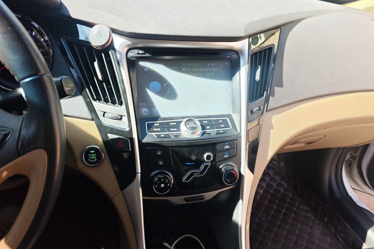 Used Hyundai Sonata 2015 Classic 2.0L Automatic Leading Edition Audio And AC Panel
