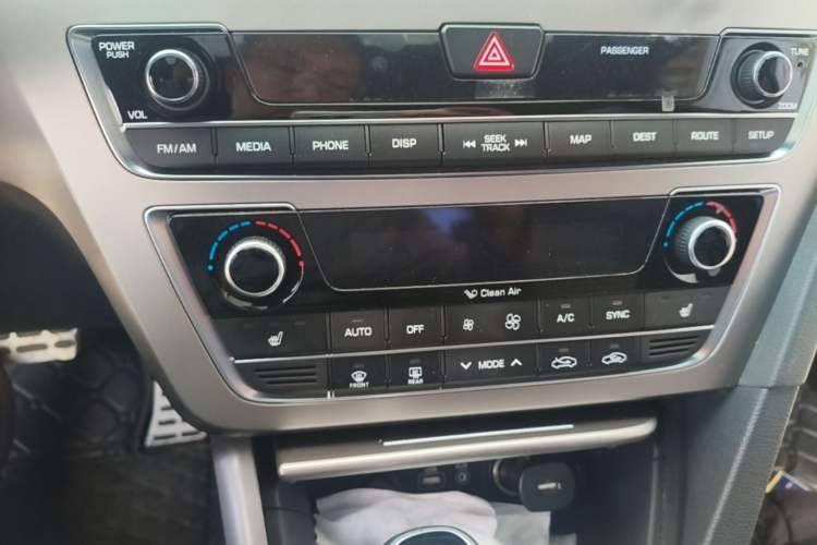 Used Hyundai Sonata 2015 1.6T GLS Smart Model Audio And AC Panel