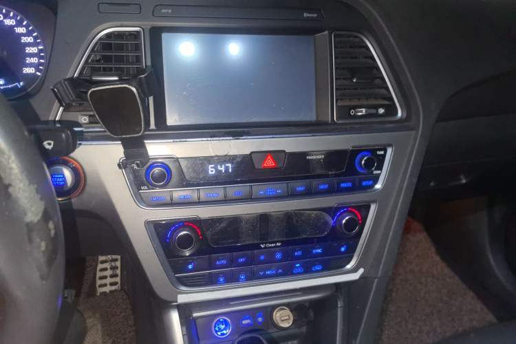Used Hyundai Sonata 2015 1.6T GLX Advanced Model Audio And AC Panel