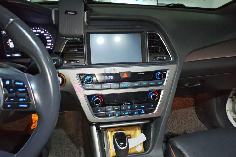 Used Hyundai Sonata 2015 1.6T DLX Prestige Model Audio And AC Panel