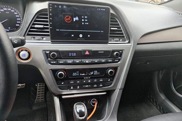 Used Hyundai Sonata 2015 1.6T GLX Advanced Model Audio And AC Panel