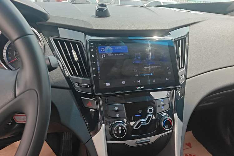 Used Hyundai Sonata 2015 Classic 2.0L Automatic Leading Edition Audio And AC Panel