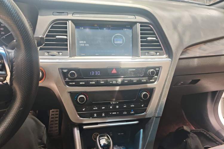 Used Hyundai Sonata 2015 1.6T GLS Smart Model Audio And AC Panel