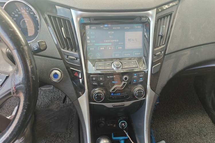 Used Hyundai Sonata 2015 Classic 2.0L Automatic Luxury Edition Audio And AC Panel