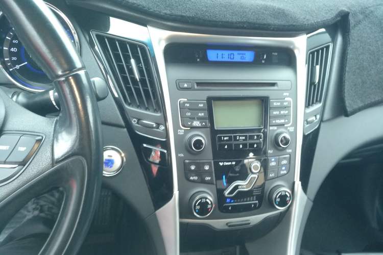 Used Hyundai Sonata 2015 Classic 2.0L Automatic Luxury Edition Audio And AC Panel