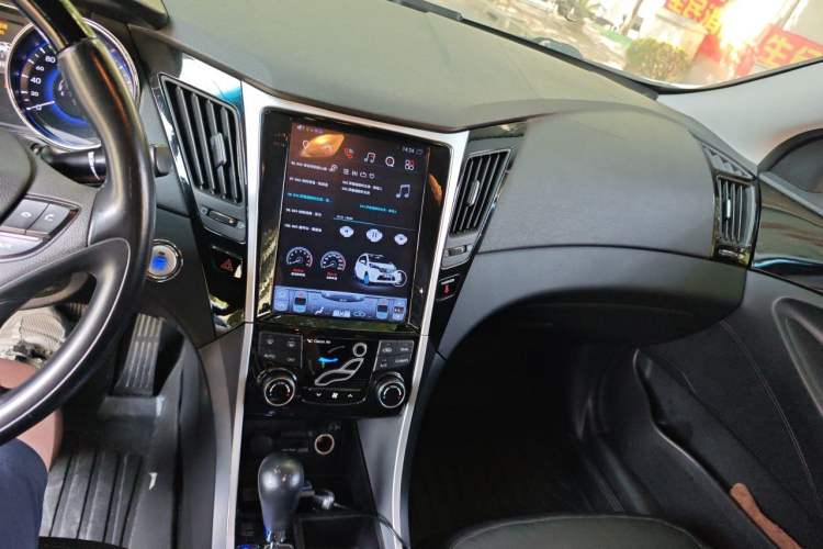 Used Hyundai Sonata 2015 Classic 2.4L Automatic Leading Edition China V Standard Audio And AC Panel
