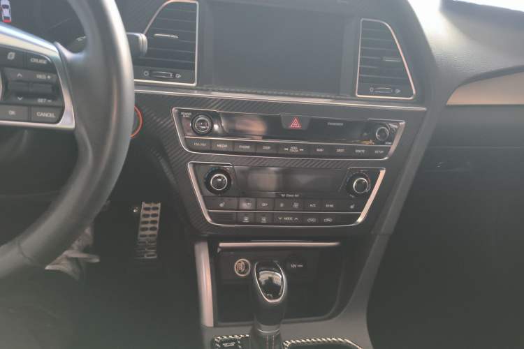 Used Hyundai Sonata 2015 1.6T DLX Prestige Model Audio And AC Panel