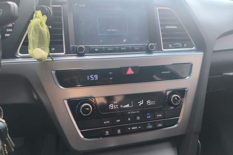 Used Hyundai Sonata 2015 1.6T GS Fashion Edition Audio And AC Panel