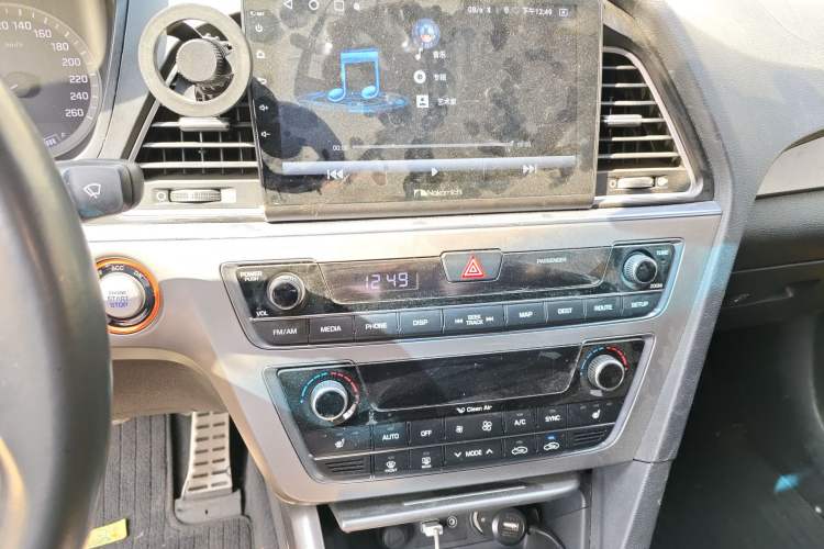 Used Hyundai Sonata 2015 1.6T GLX Advanced Model Audio And AC Panel