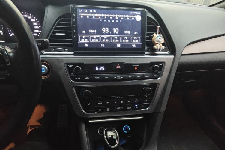 Used Hyundai Sonata 2015 1.6T DLX Prestige Model Audio And AC Panel
